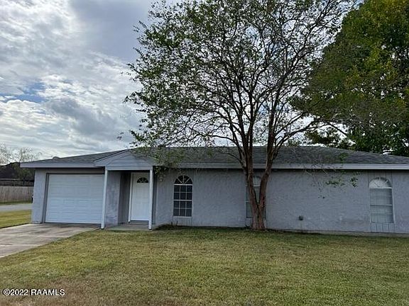 2nd image of 136 Driftwood St