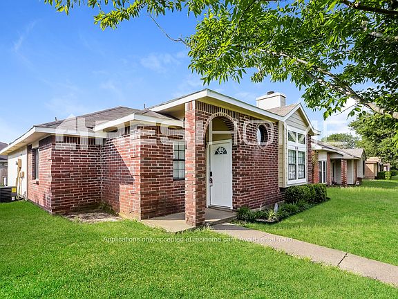 3rd image of 1608 Hunterwood Dr
