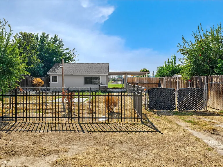 1023 W Congress St — Photo 20