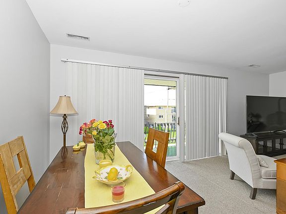 5th image of 4712 W 106th Pl APT 3A
