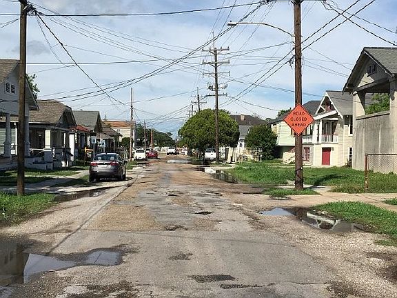 3rd image of 2215 Joliet St
