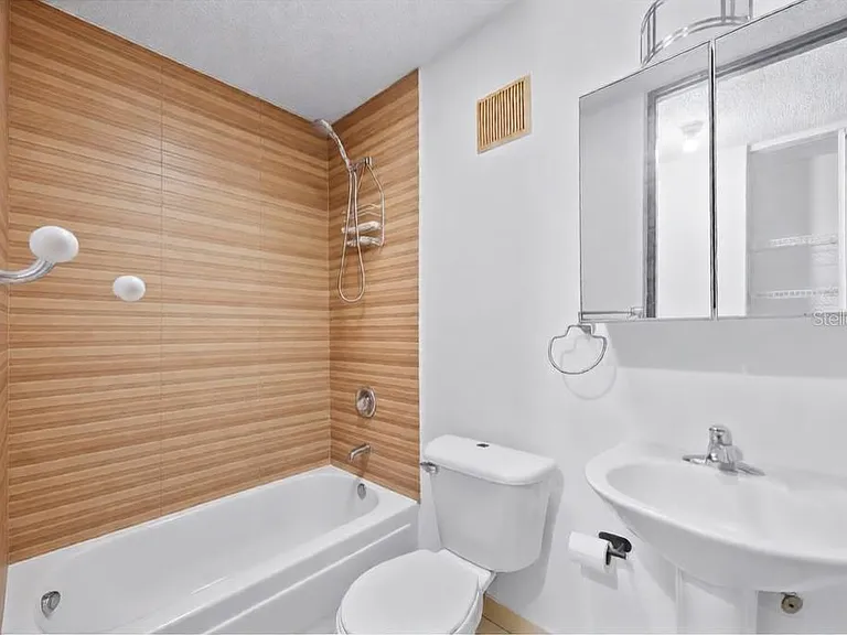 24 Gables Breeze — Photo 11