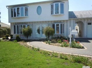 78 Sugar Maple Rd, Levittown, NY 11756