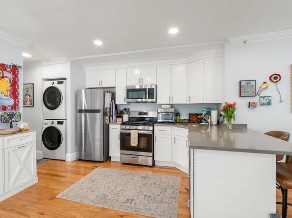 15 Upland Rd APT 3, Cambridge, MA 02140
