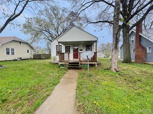 1571 Fairfax St, Carlyle, IL
