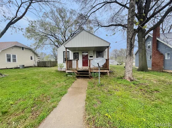 1571 Fairfax St, Carlyle, IL 62231