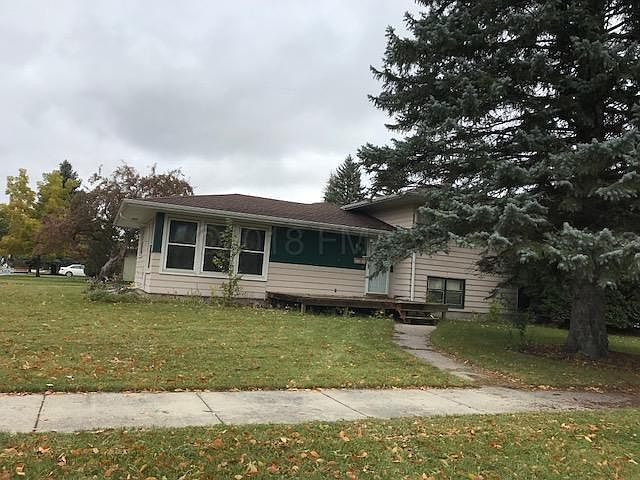 1st image of 802 22nd Ave S