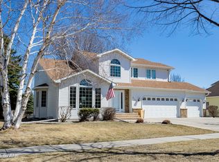 2135 S 38th St, Grand Forks, ND 58201