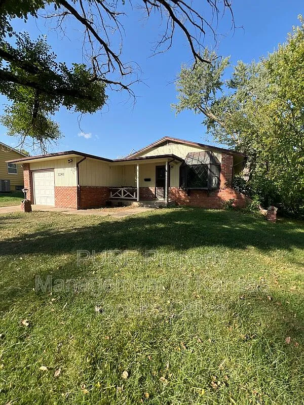 3 bed, 1.0 bath, 960 sqft, $1,325 — Photo 2