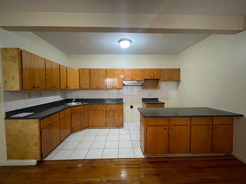 2nd image of 9010 149th St APT 1G