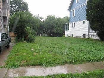 2nd image of 485 E 109th St