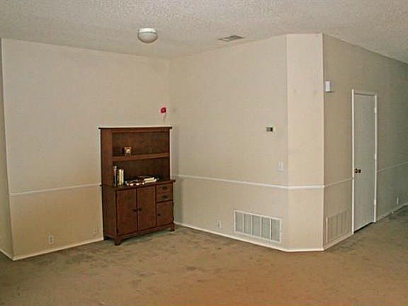4th image of 1009 Greenbend Dr