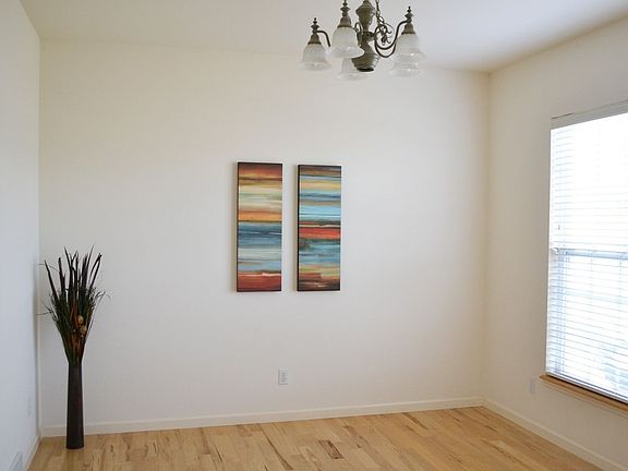 2nd image of 425 Onyx Ave
