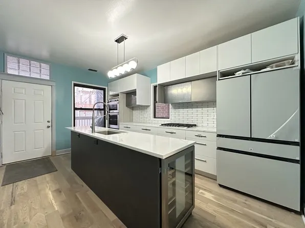 3245 N Lakewood Ave, Chicago, IL