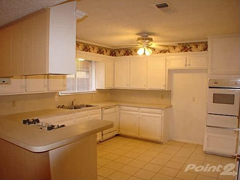 5th image of 2910 Ashbury Dr