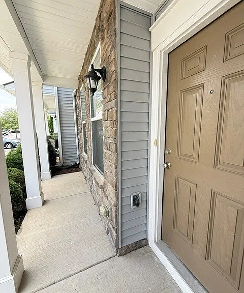 8057 Ellendale Dr — Photo 2
