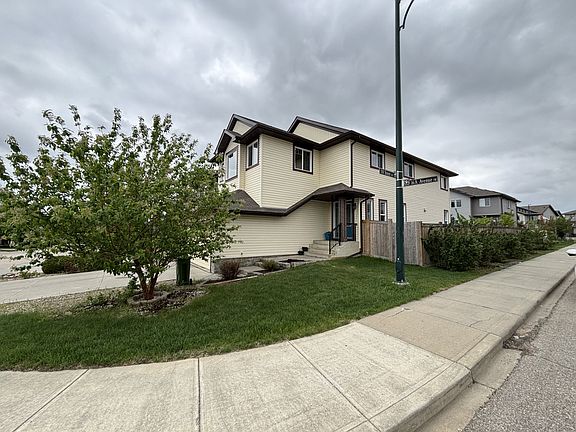 3rd image of 11721 16a Ave SW