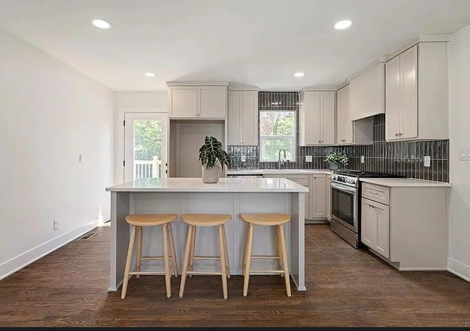 Stunning Mission Remodel | 4 Bed, 2 Bath, Garage and Finished Basement — Photo 4