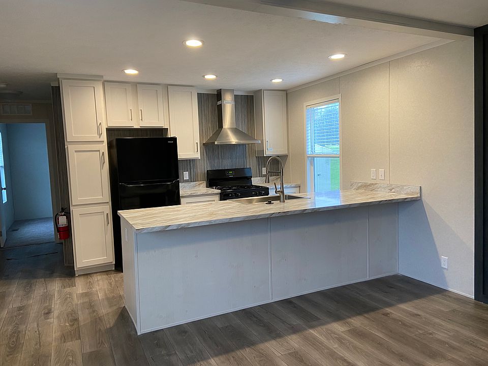 1st image of 295 Tamarack Blvd #295