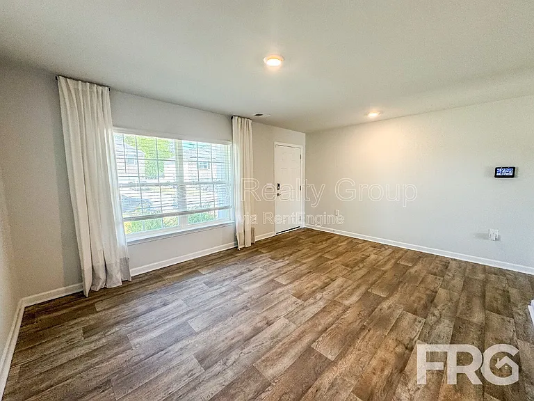 1313 Riverstone Dr — Photo 7