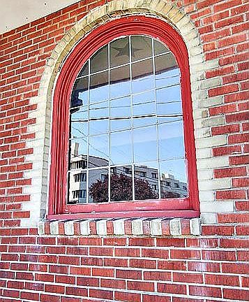 Arched leaded glass feature