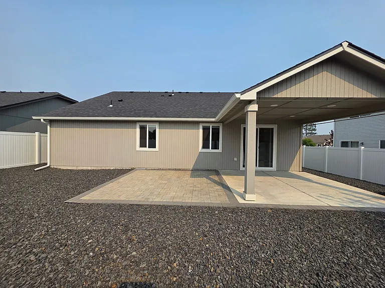 918 Cougars St — Photo 16