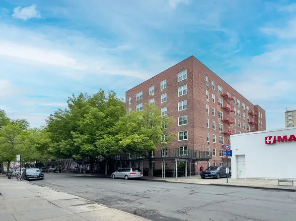 142-05 Roosevelt Avenue image 12 of 13