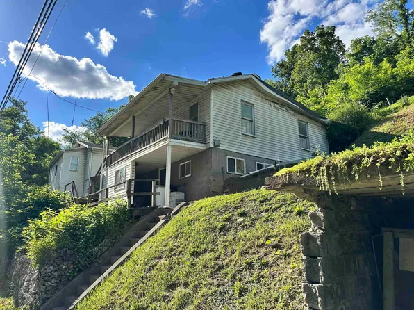 226 Mason Dixon Hwy, Maidsville, WV 26541