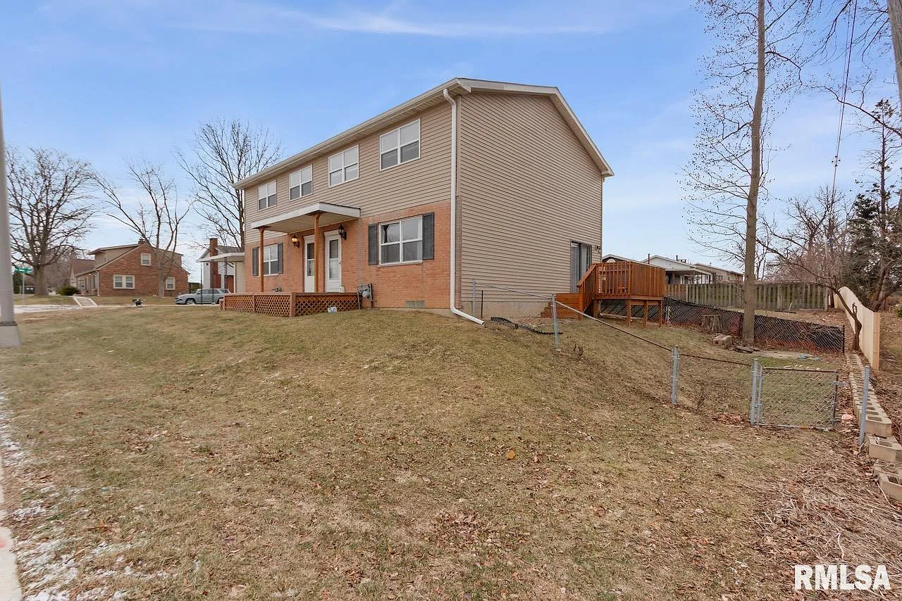 3 bed, 2.0 bath, 1320 sqft, $1,800 — Photo 2
