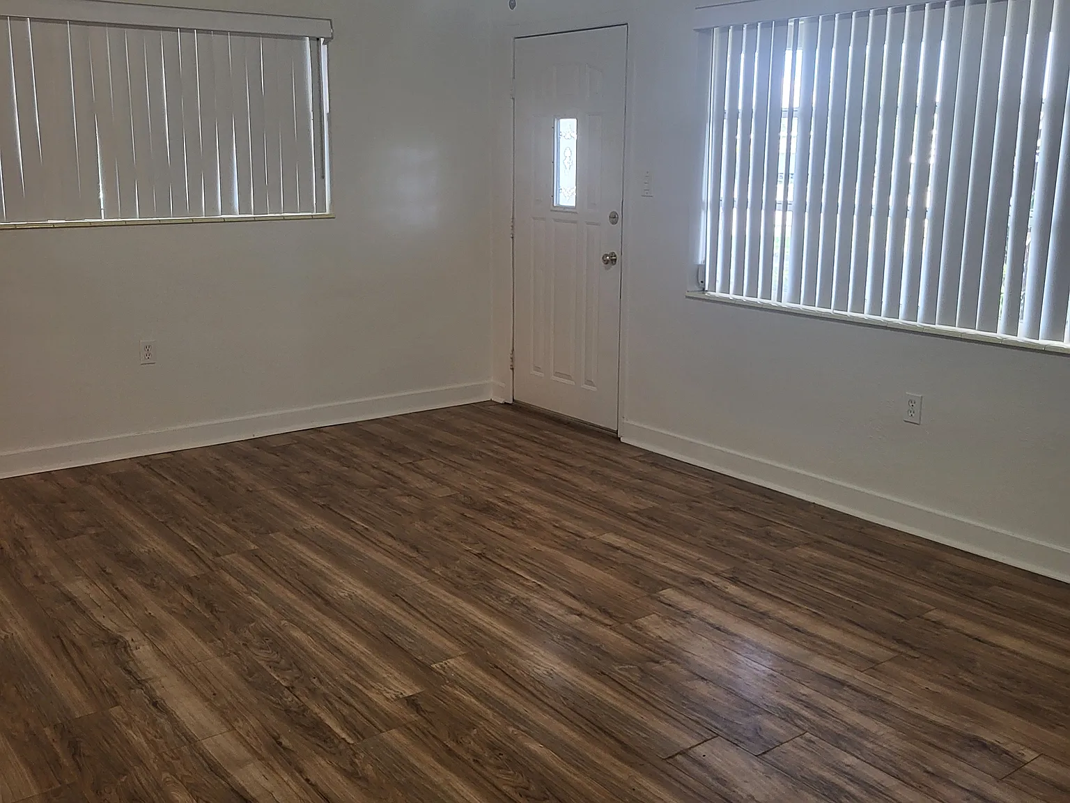 2 bed, 1.5 bath, 1203 sqft, $1,800 — Photo 2