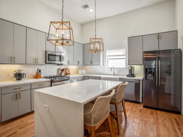 5841 Darling St #C, Houston, TX 77007