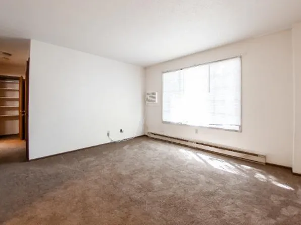 720 8th St, Rockwell City, IA 50579