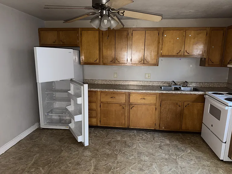 100 Spring St #A3 — Photo 11