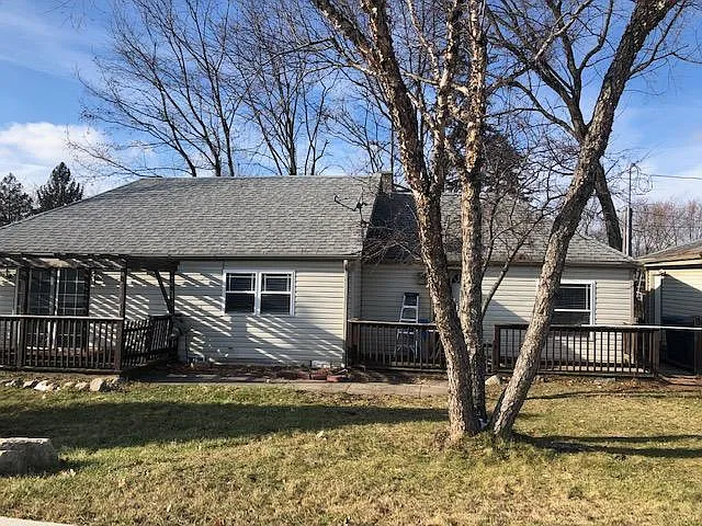 922 E Gladys Ave — Photo 2