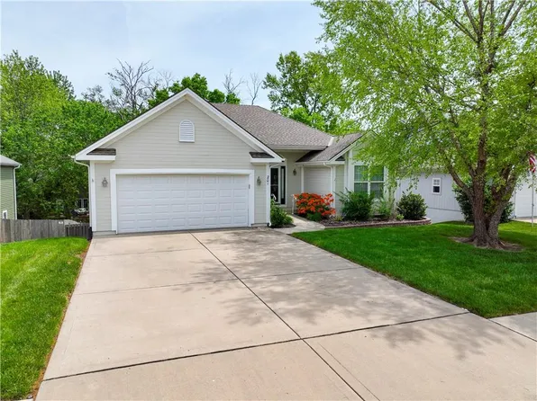 201 Hampton Dr, Smithville, MO 64089