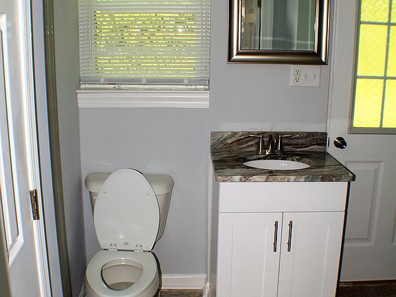 4th image of 111 Davis Dr