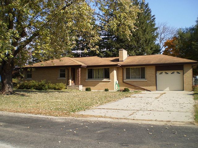 1st image of 104 N Mill St