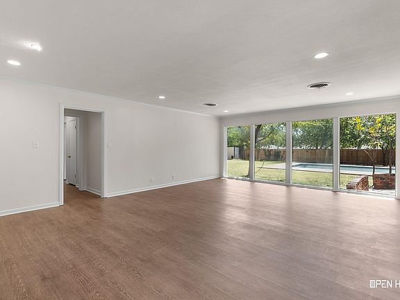 5th image of 2625 Amherst Dr