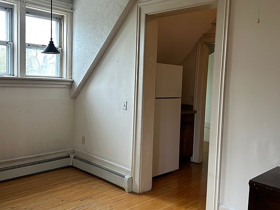 4th image of 737 East Ave APT 10