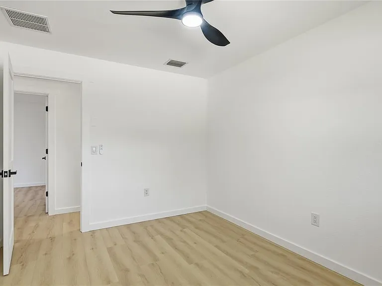 1290 Michigan Blvd — Photo 29