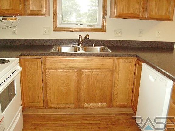 4th image of 306 Emma Dr
