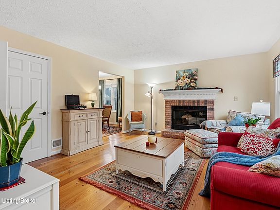 4th image of 3004 Freys Hill Rd