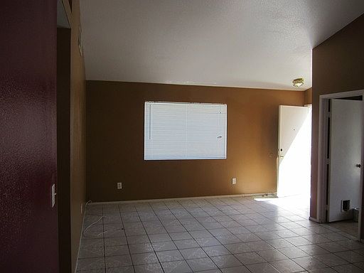 2nd image of 913 Villa Crest Ct