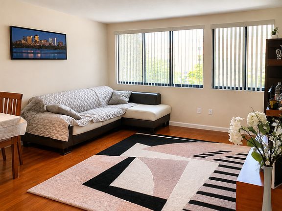 3rd image of 1731 Beacon St #U316