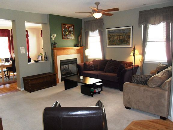 LIVING ROOM - 1
