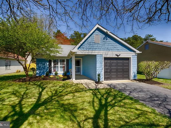877 Westminster Dr N, Southampton, NJ 08088