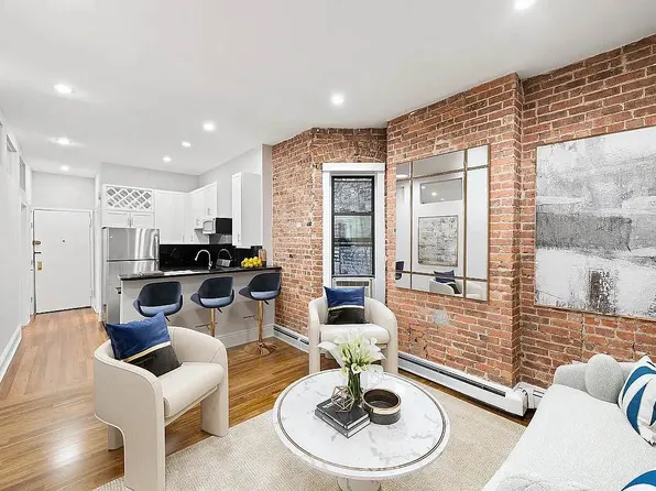 124 W 25th St #5E, New York, NY 10001
