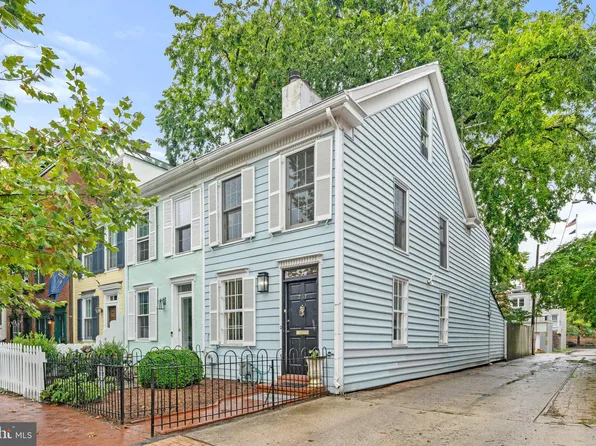 737 10th St SE, Washington, DC 20003