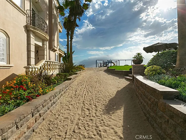 58B Surfside Ave — Photo 35