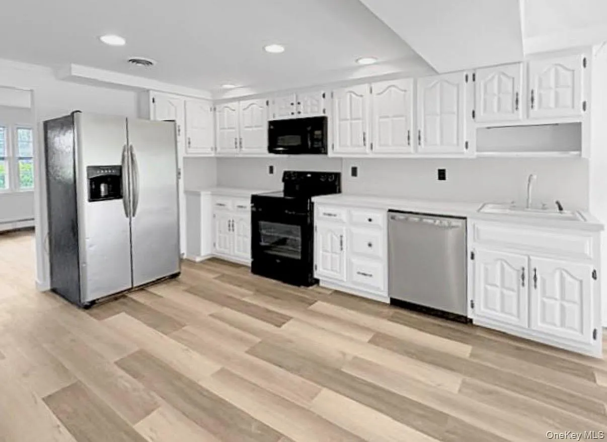 4 bed, 2.5 bath, 1892 sqft, $5,000 — Photo 3